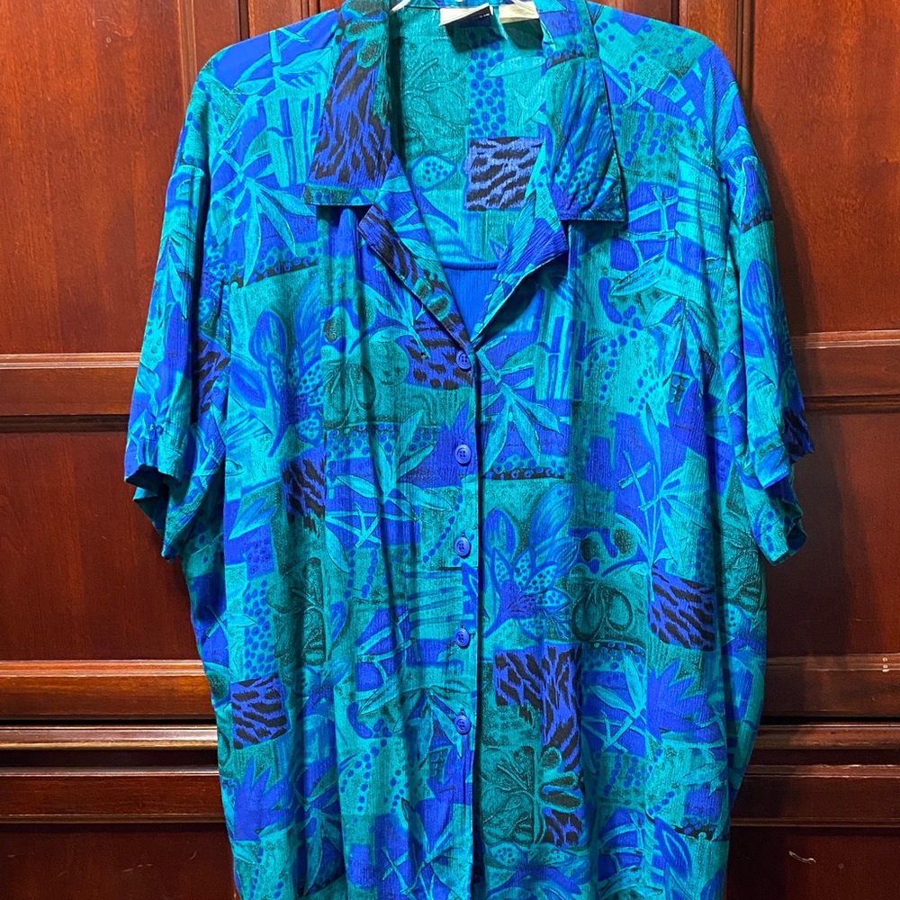 Fashion Bug Vibrant Blue and Green women’s size 30/32 pullover shirt with shell